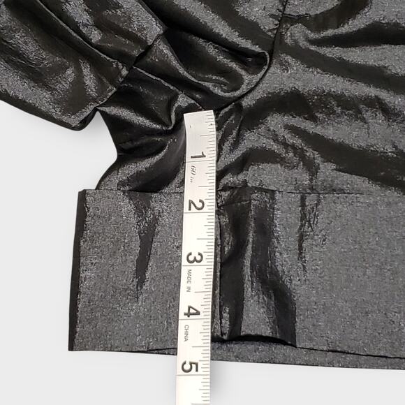 Marc by Marc Jacobs Black Satin Shorts High Rise Pleated Wide Leg Sz 2 Modern - Picture 10 of 11